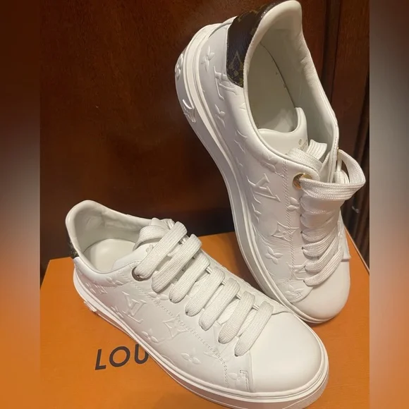 Louis Vuitton White Sneakers - Size 7.5 
Elegant and timeless - Picture 2 of 3